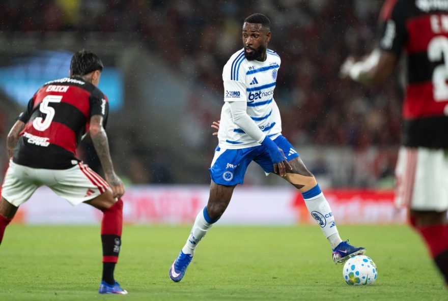 torcedores-vaiam-gerson-em-reencontro-com-flamengo-no-maracana RJ - RIO DE JANEIRO - 11/03/2026 - BRASILEIRO A 2026, FLAMENGO X CRUZEIRO - Gerson jogador do Cruzeiro durante partida contra o Flamengo no estadio Maracana pelo campeonato Brasileiro A 2026. Foto: Jorge Rodrigues/AGIF