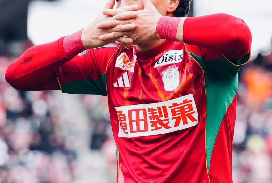 torcida-cria-musica-para-matheus-moraes2C-ex-santos-no-albirex-niigata torcida-cria-musica-para-matheus-moraes2C-ex-santos-no-albirex-niigata