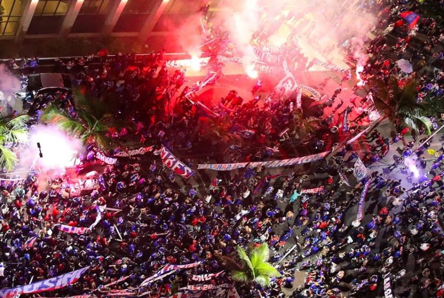 torcida-da-universidad-de-chile-faz-festa-na-concentracao-do-time-antes-de-jogo-contra-botafogo3B-6-mil-viajaram