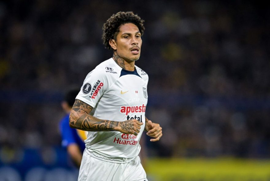 torcida-do-alianza-lima-agride-guerrero-e-advincula-em-treino-tumultuado3A-clube-em-crise-se-prepara-para-libertadores