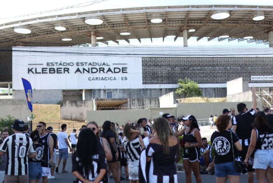 torcida-do-botafogo-marca-presenca-no-jogo-contra-madureira-em-cariacica