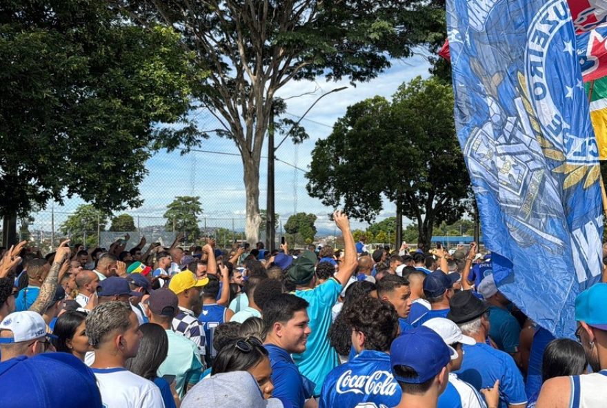 torcida-do-cruzeiro-apoia-time-em-ultimo-treino3B-veja-escalacao-contra-o-corinthians torcida-do-cruzeiro-apoia-time-em-ultimo-treino3B-veja-escalacao-contra-o-corinthians