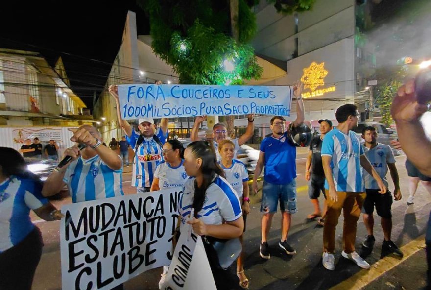 torcida-do-paysandu-realiza-novo-protesto-contra-diretoria-na-sede-do-clube torcida-do-paysandu-realiza-novo-protesto-contra-diretoria-na-sede-do-clube