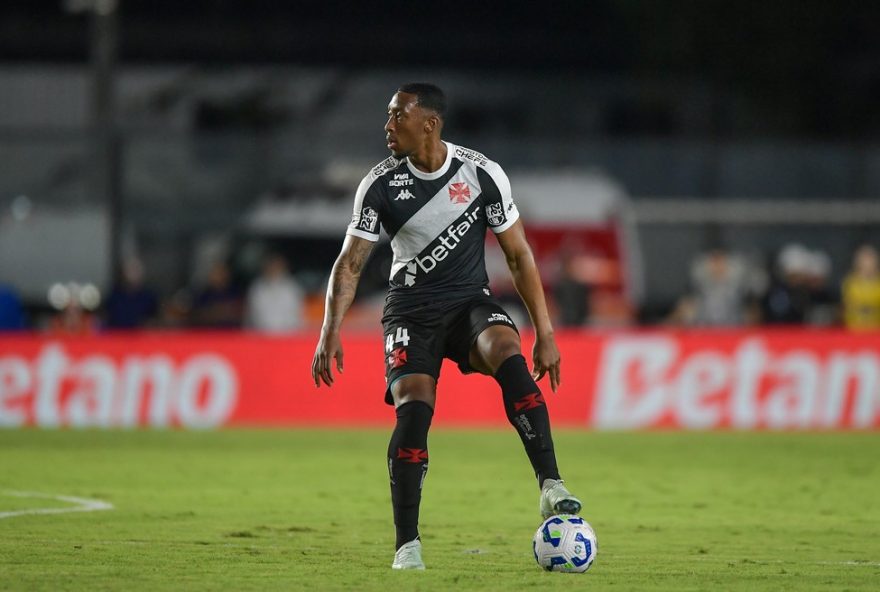 torcida-do-vasco-escolhe-nova-dupla-de-zaga3A-luiz-gustavo-e-lemos2C-com-joao-victor-no-banco