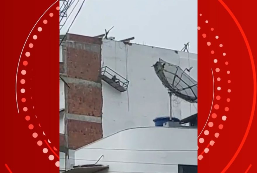 trabalhador-fica-pendurado-em-andaime-apos-corda-ceder3A-assista-ao-video-e-saiba-mais-sobre-o-incidente-na-bahia trabalhador-fica-pendurado-em-andaime-apos-corda-ceder3A-assista-ao-video-e-saiba-mais-sobre-o-incidente-na-bahia