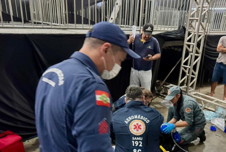 trabalhador-morre-apos-choque-eletrico-em-montagem-de-show-de-murilo-huff3A-evento-cancelado-em-sc trabalhador-morre-apos-choque-eletrico-em-montagem-de-show-de-murilo-huff3A-evento-cancelado-em-sc
