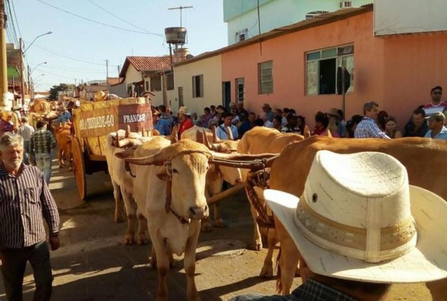 tradition-of-pilgrimage3A-carreiros-travel-over-100km-to-romaria-do-divino-pai-eterno-in-trindade