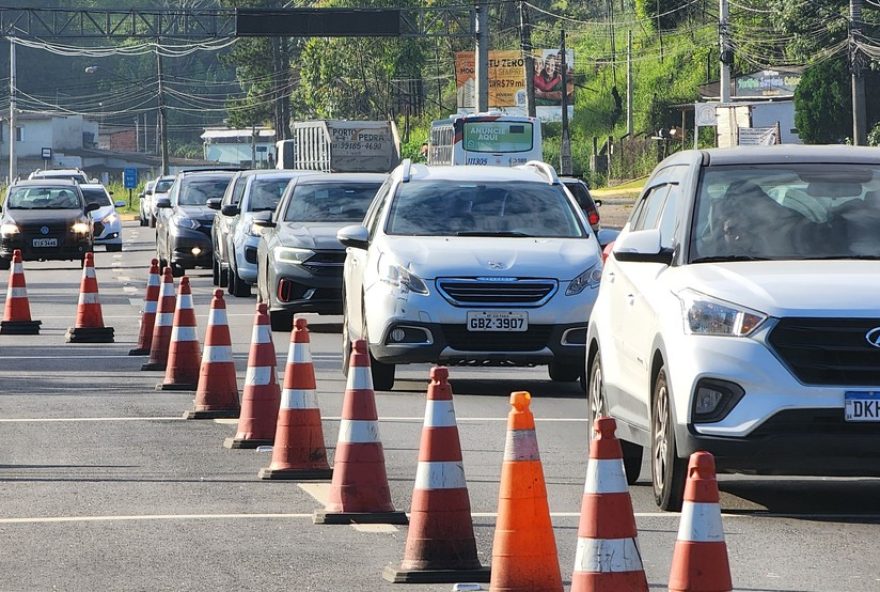 trafego-intenso-na-rodovia-mogi-bertioga-apos-feriado-de-ano-novo3A-dicas-de-seguranca-e-prevencao