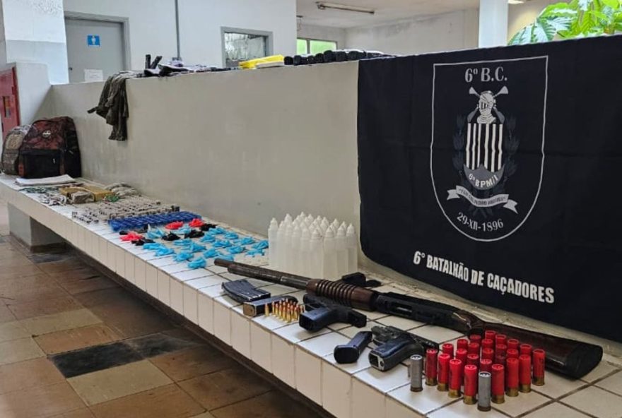 trafico-de-drogas-em-santos3A-trio-morre-apos-confronto-com-policiais3B-drogas-e-armas-apreendidas-video trafico-de-drogas-em-santos3A-trio-morre-apos-confronto-com-policiais3B-drogas-e-armas-apreendidas-video