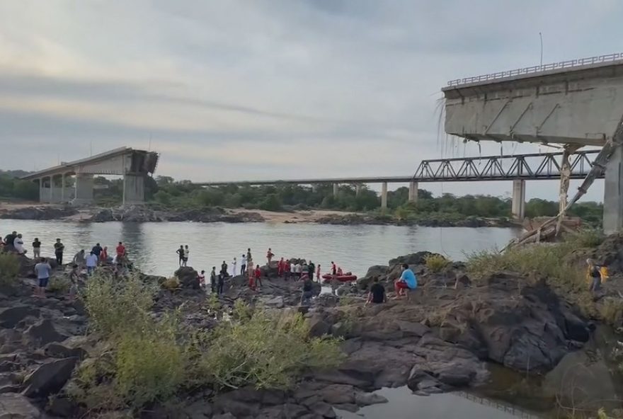 tragedia-do-desabamento-da-ponte-no-rio-tocantins3A-11-mortos-e-6-desaparecidos