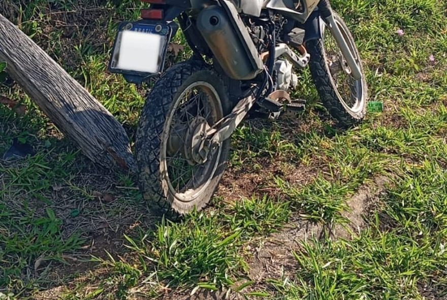 tragedia-em-amparo3A-pai-e-filha-morrem-em-acidente-de-moto-contra-barranco-e-poste