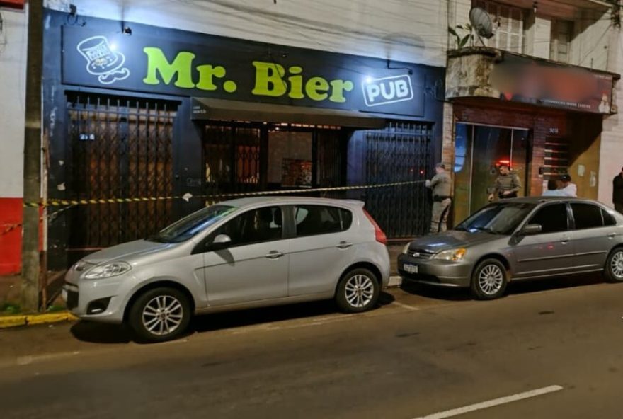 tragedia-em-carazinho3A-briga-em-bar-termina-com-dois-mortos-e-um-ferido