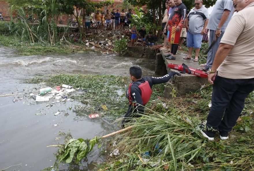 tragedia-em-fortaleza3A-corpo-de-adolescente-desaparecido-e-encontrado-apos-forte-chuva-na-cidade tragedia-em-fortaleza3A-corpo-de-adolescente-desaparecido-e-encontrado-apos-forte-chuva-na-cidade