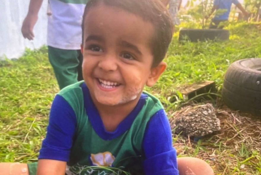 tragedia-em-palmares3A-crianca-de-5-anos-morre-atropelada-por-onibus-escolar