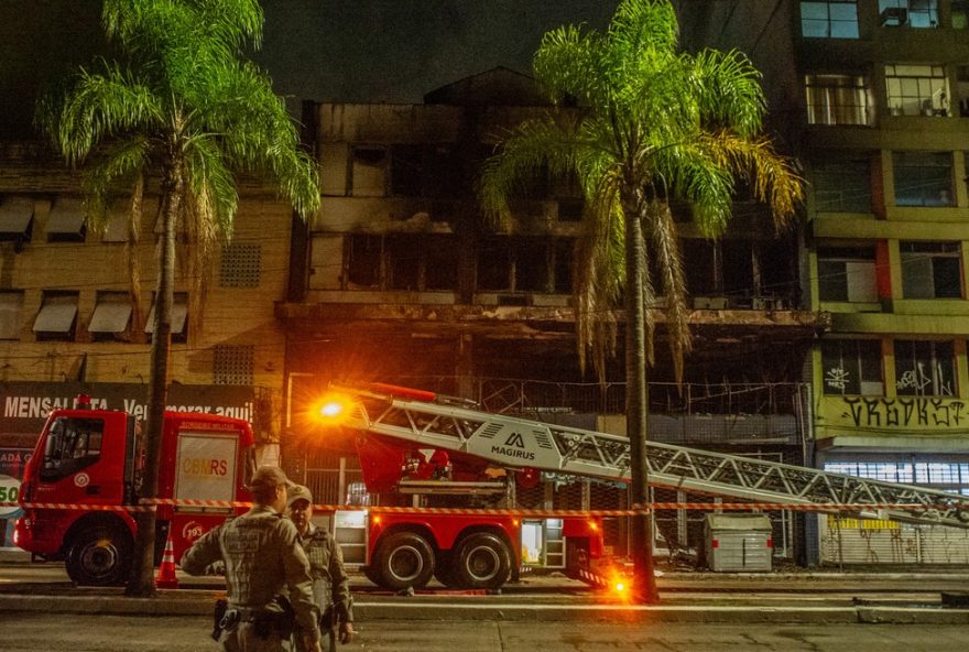 tragedia-em-porto-alegre3A-pousada-garoa-indiciada-por-incendio-fatal