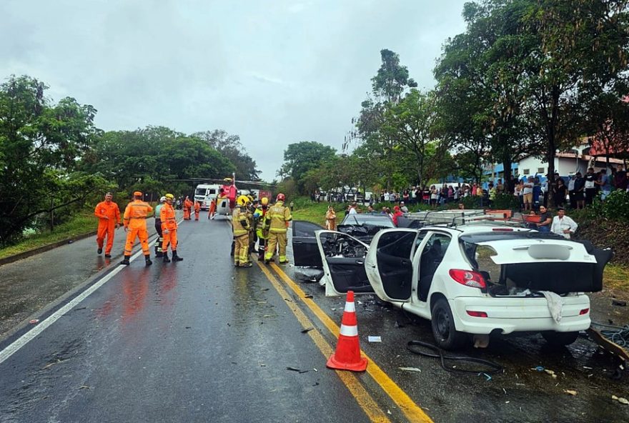 tragedia-em-pouso-alegre3A-idosa-morre-e-quatro-ficam-feridos-em-colisao-na-br-459 tragedia-em-pouso-alegre3A-idosa-morre-e-quatro-ficam-feridos-em-colisao-na-br-459