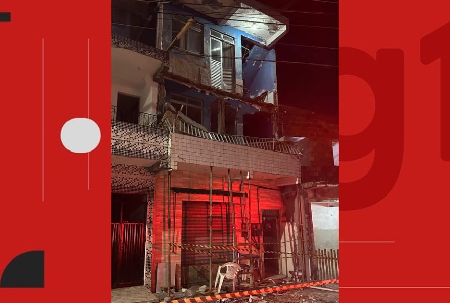 tragedia-em-salvador3A-padre-e-duas-pessoas-morrem-em-desabamento-de-residencia