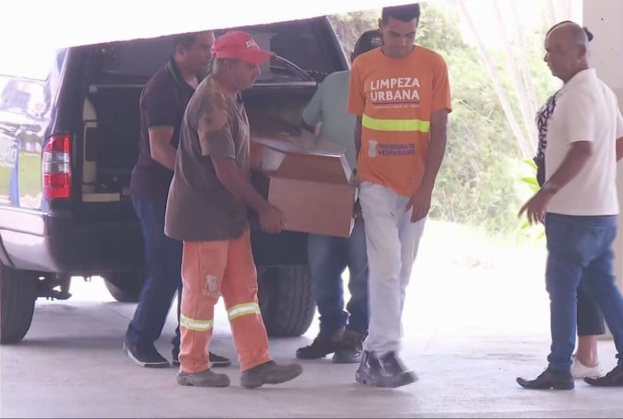 tragedia-em-vespasiano3A-velorio-de-lorrayne-rabelo-apos-acidente-fatal-no-condominio tragedia-em-vespasiano3A-velorio-de-lorrayne-rabelo-apos-acidente-fatal-no-condominio