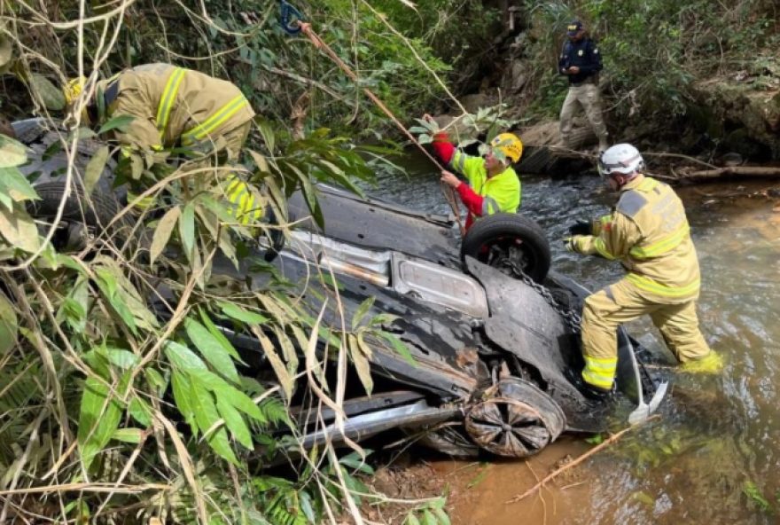 tragedia-na-br-0503A-familia-piauiense-e-motorista-morrem-em-acidente-em-goias tragedia-na-br-0503A-familia-piauiense-e-motorista-morrem-em-acidente-em-goias