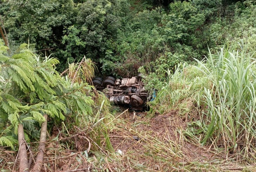 tragedia-na-br-2623A-caminhoneiro-perde-a-vida-em-acidente-fatal-na-grande-bh tragedia-na-br-2623A-caminhoneiro-perde-a-vida-em-acidente-fatal-na-grande-bh