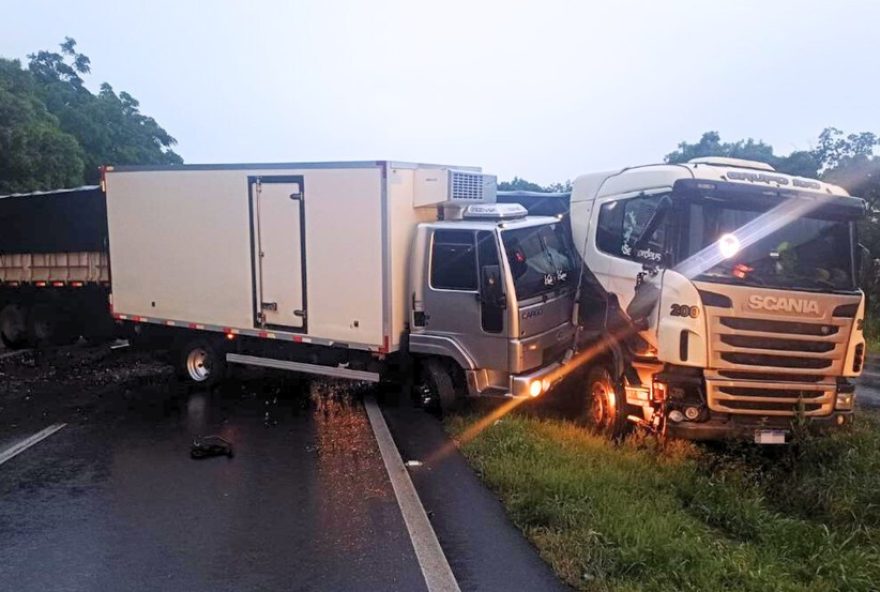 tragedia-na-br-3763A-jovem-caminhoneiro-de-21-anos-morre-ao-desviar-de-acidente-no-parana