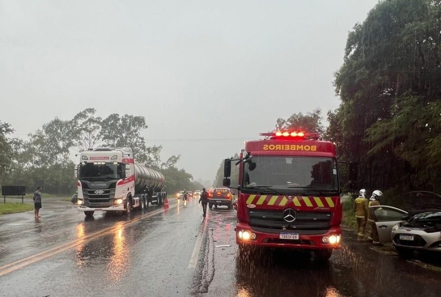 tragedia-na-br-3763A-jovem-morre-e-duas-pessoas-ficam-gravemente-feridas-em-acidente-no-parana tragedia-na-br-3763A-jovem-morre-e-duas-pessoas-ficam-gravemente-feridas-em-acidente-no-parana