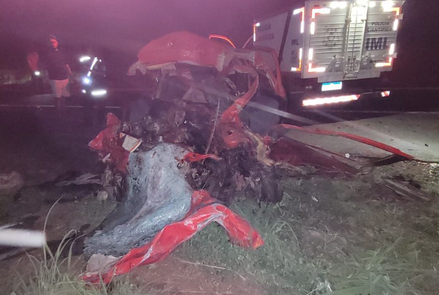 tragedia-na-br-4143A-cinco-vitimas-fatais-em-colisao-entre-carro-e-carreta tragedia-na-br-4143A-cinco-vitimas-fatais-em-colisao-entre-carro-e-carreta