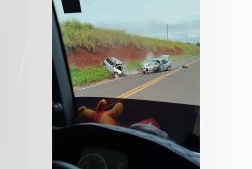 tragedia-na-pr-3173A-colisao-frontal-deixa-dois-mortos-em-floresta2C-parana.-medidas-de-seguranca-no-transito-sao-essenciais