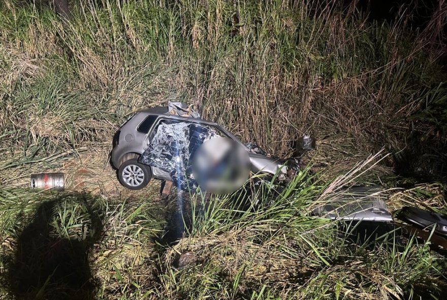 tragedia-na-pr-4443A-cinco-mortos-em-acidente-entre-carro-e-caminhao-em-arapongas2C-norte-do-parana