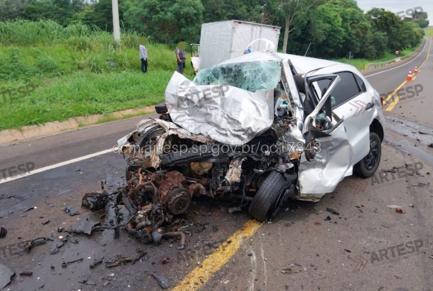 tragedia-na-rodovia-sp-2943A-mae-morre-e-filha-fica-gravemente-ferida-em-colisao-com-caminhao-em-pacaembu tragedia-na-rodovia-sp-2943A-mae-morre-e-filha-fica-gravemente-ferida-em-colisao-com-caminhao-em-pacaembu