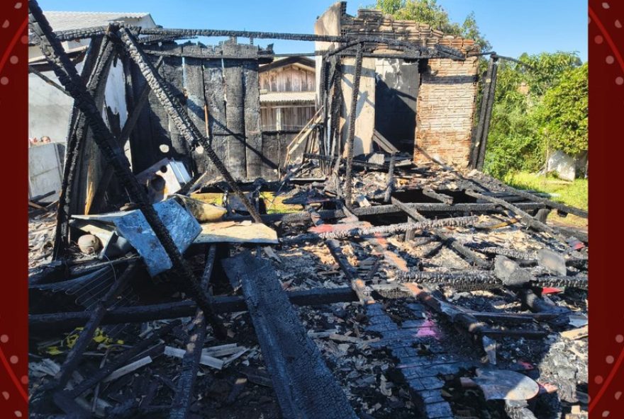 tragedia-no-parana3A-policia-investiga-incendio-fatal-que-deixou-tres-homens-carbonizados