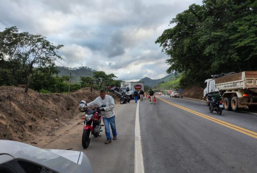 tragico-acidente-na-br-3812C-em-minas-gerais2C-resulta-em-tres-mortes-e-um-ferido-grave3A-autoridades-investigam-causas-e-clamam-por-conscientizacao-no-transito tragico-acidente-na-br-3812C-em-minas-gerais2C-resulta-em-tres-mortes-e-um-ferido-grave3A-autoridades-investigam-causas-e-clamam-por-conscientizacao-no-transito