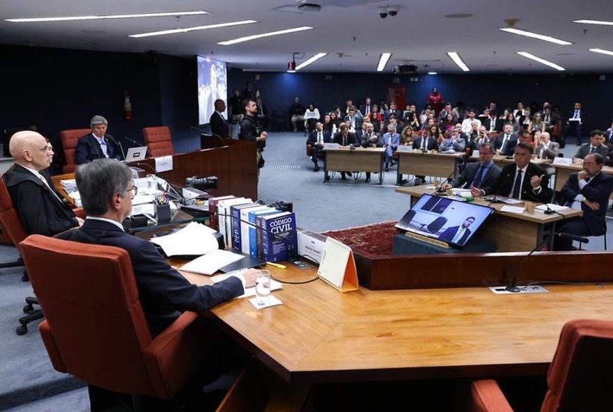 trama-golpista3A-acusacoes-do-pgr-avancam-para-a-reta-final-no-stf