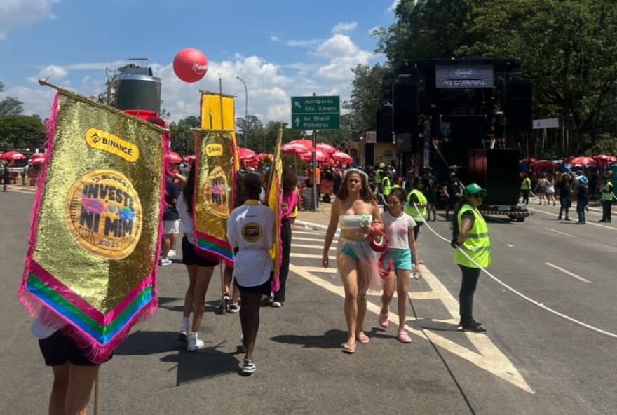 transito-intenso-e-desvios-no-pos-carnaval-do-ibirapuera3A-bloquinhos-agitam-a-regiao