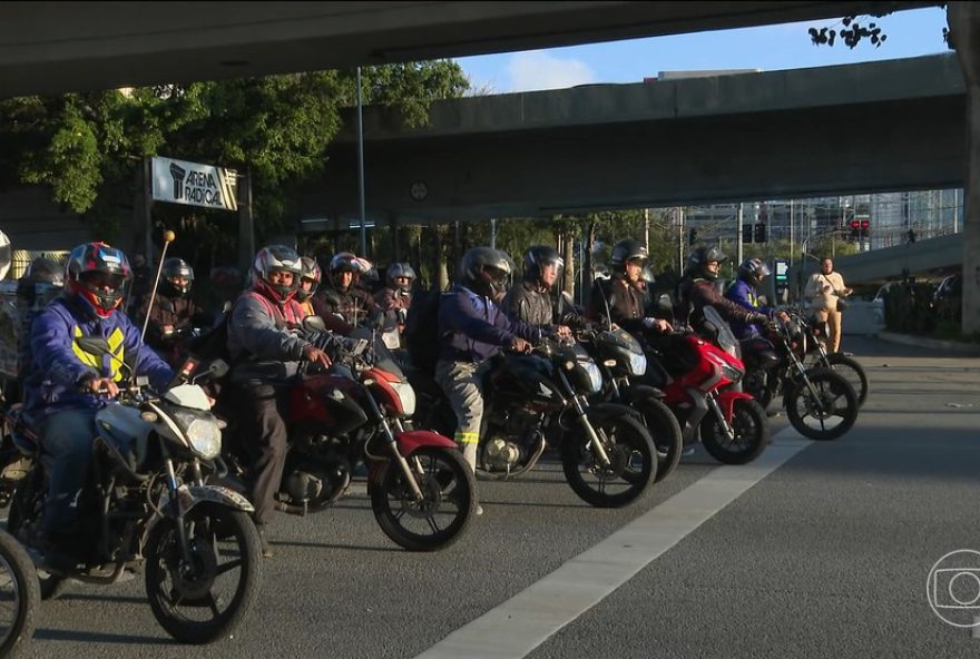 transito-no-recife3A-motociclistas-e-pedestres-respondem-por-8625-das-mortes-em-2024