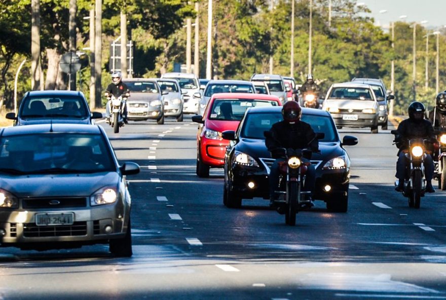 Presença de automóveis em residências teve um aumento de 5,8%; já o número de motocicleta subiu 10,2%. (Foto: Reprodução/Agência Brasil)