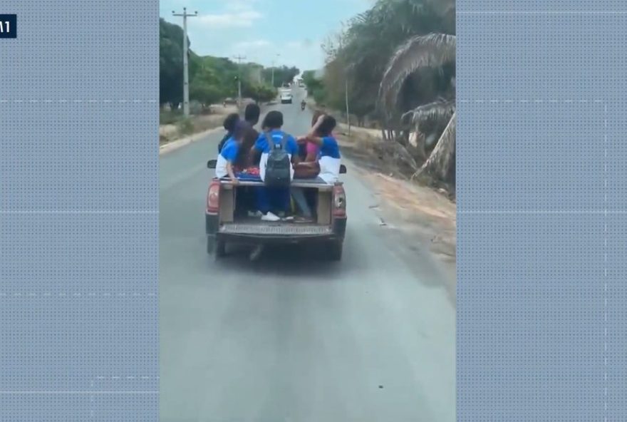 transporte-escolar-irregular-em-caxias2C-maranhao3A-alunos-sao-flagrados-em-picape-perigosa