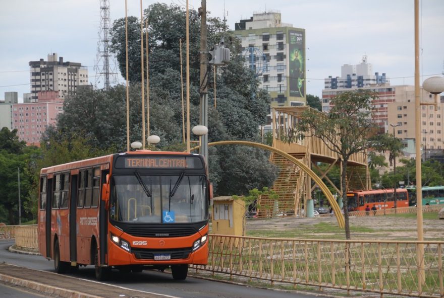 transporte-publico-em-ponta-grossa3A-novo-sistema-de-pagamento-exclui-o-uso-de-dinheiro-fisico-nos-onibus-da-cidade