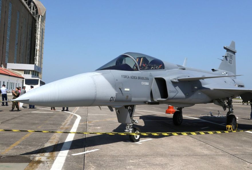 O caça F-39 Gripen foi escolhido pelo programa FX-2, numa concorrência concluída na gestão da presidenta Dilma Rousseff. (Reprodução/Agência Brasil)