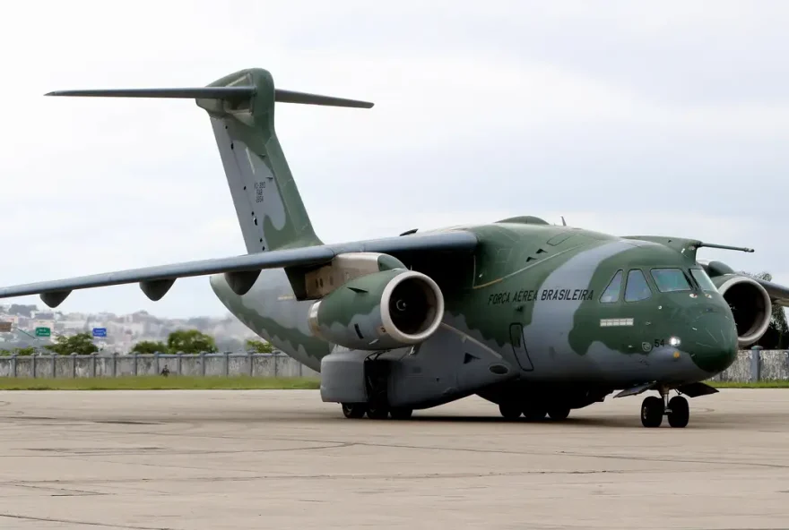 A Força Aérea Brasileira (FAB) afirmou estar de prontidão para resgatar brasileiros que vivem em áreas de conflito no Oriente Médio.
(Foto: Agência Brasil)