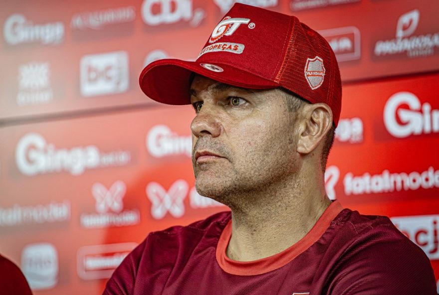 treinador-louzer-busca-quebrar-jejum-de-vitorias-do-vila-nova-na-serie-b