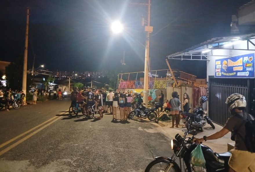 trenzinho-perde-freio-e-invade-terreno-na-zona-norte-de-ribeirao-preto3A-criancas-sao-atendidas-apos-susto trenzinho-perde-freio-e-invade-terreno-na-zona-norte-de-ribeirao-preto3A-criancas-sao-atendidas-apos-susto