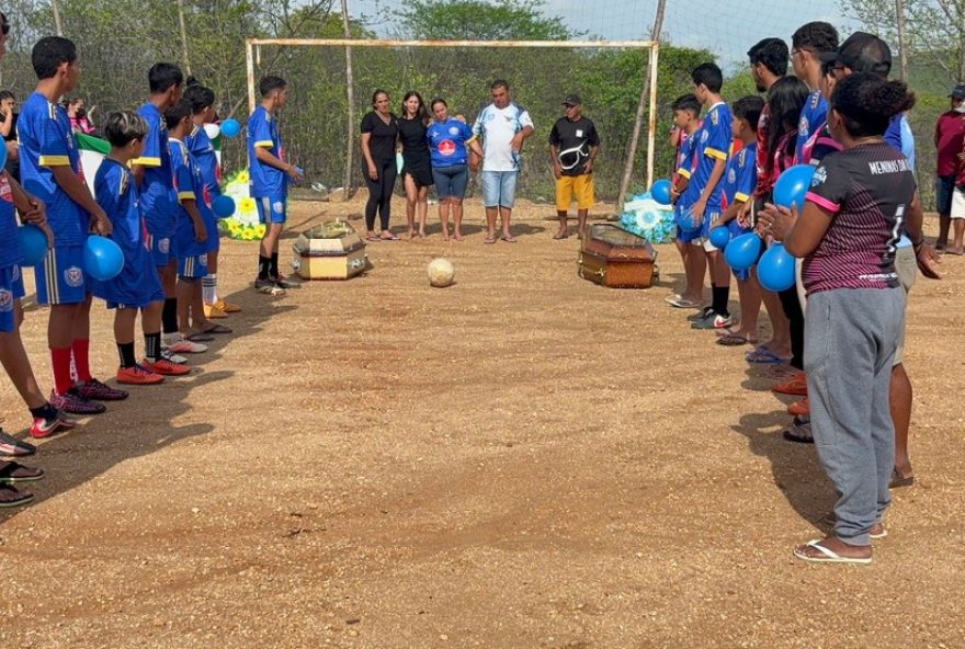 tres-estudantes-de-14-anos-falecem-em-acidente-de-moto-no-interior-do-ceara3A-homenagens-e-investigacoes-em-curso tres-estudantes-de-14-anos-falecem-em-acidente-de-moto-no-interior-do-ceara3A-homenagens-e-investigacoes-em-curso