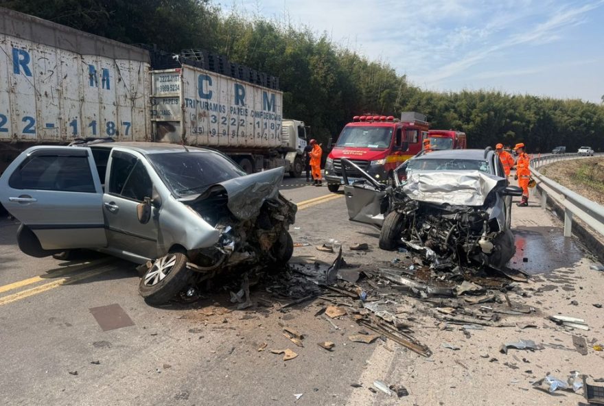 tres-feridos-em-colisao-na-mgc-4913A-atualizacao-sobre-acidente-em-mg