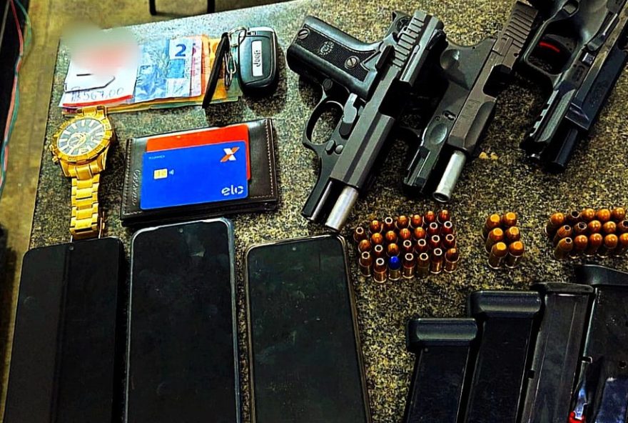 tres-homens-presos-com-armas2C-drogas-e-municoes-na-bahia3A-abordagem-policial-resulta-em-apreensao-no-reconcavo