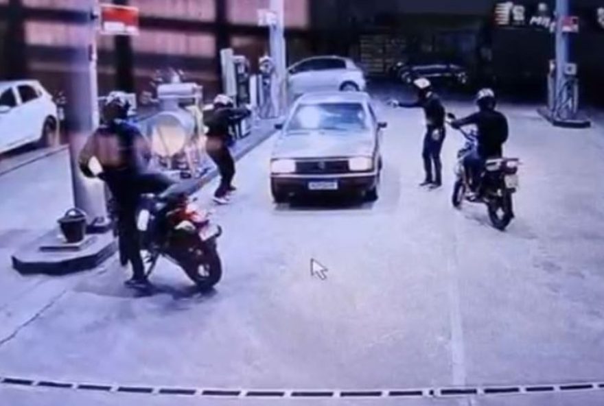 tres-homens-sao-mortos-em-posto-de-gasolina-em-juazeiro-do-norte3A-investigacoes-em-andamento