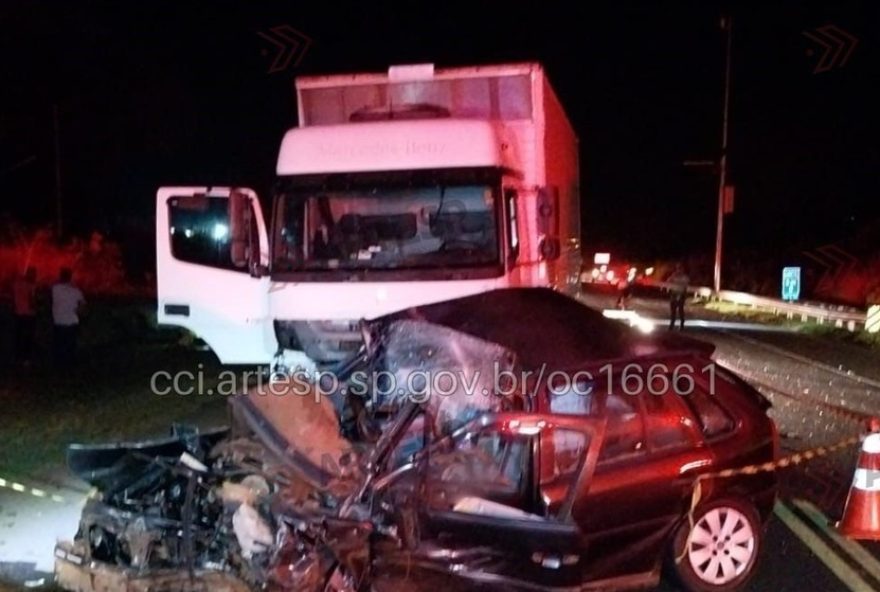tres-mortes-em-acidente-de-carro-e-caminhao-em-vicinal-de-boa-esperanca-do-sul