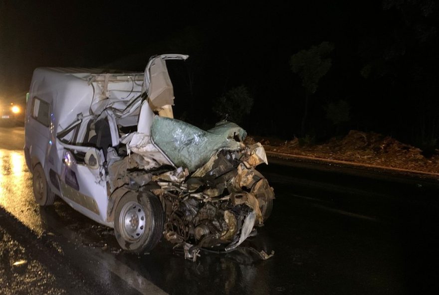 tres-mortos-em-acidente-entre-ambulancia-e-caminhao-na-br-2513A-autoridades-investigam-causas