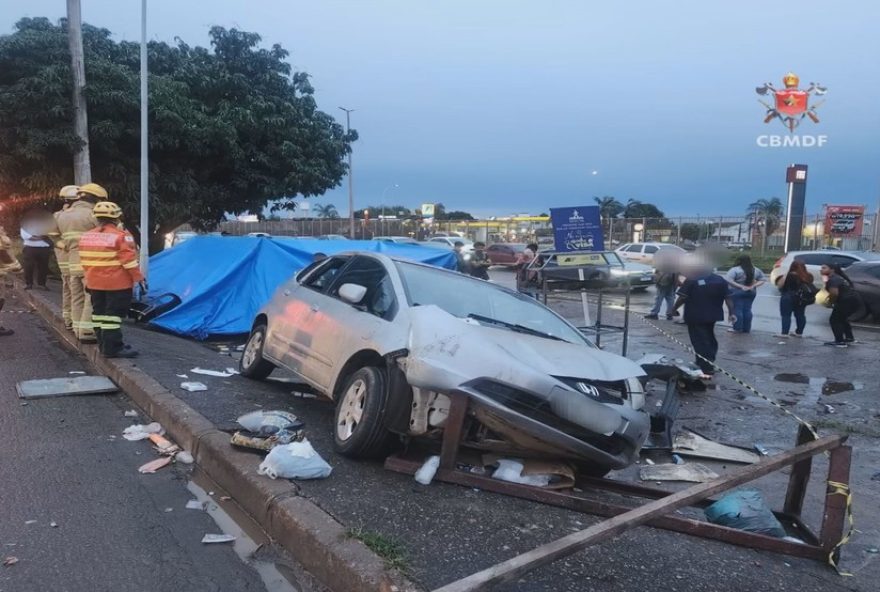 tres-pessoas-atropeladas-por-carro-em-parada-de-onibus-no-df tres-pessoas-atropeladas-por-carro-em-parada-de-onibus-no-df