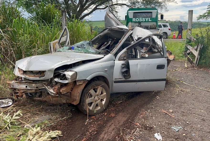 tres-pessoas-morrem-em-acidente-fatal-de-carro-no-interior-de-sp